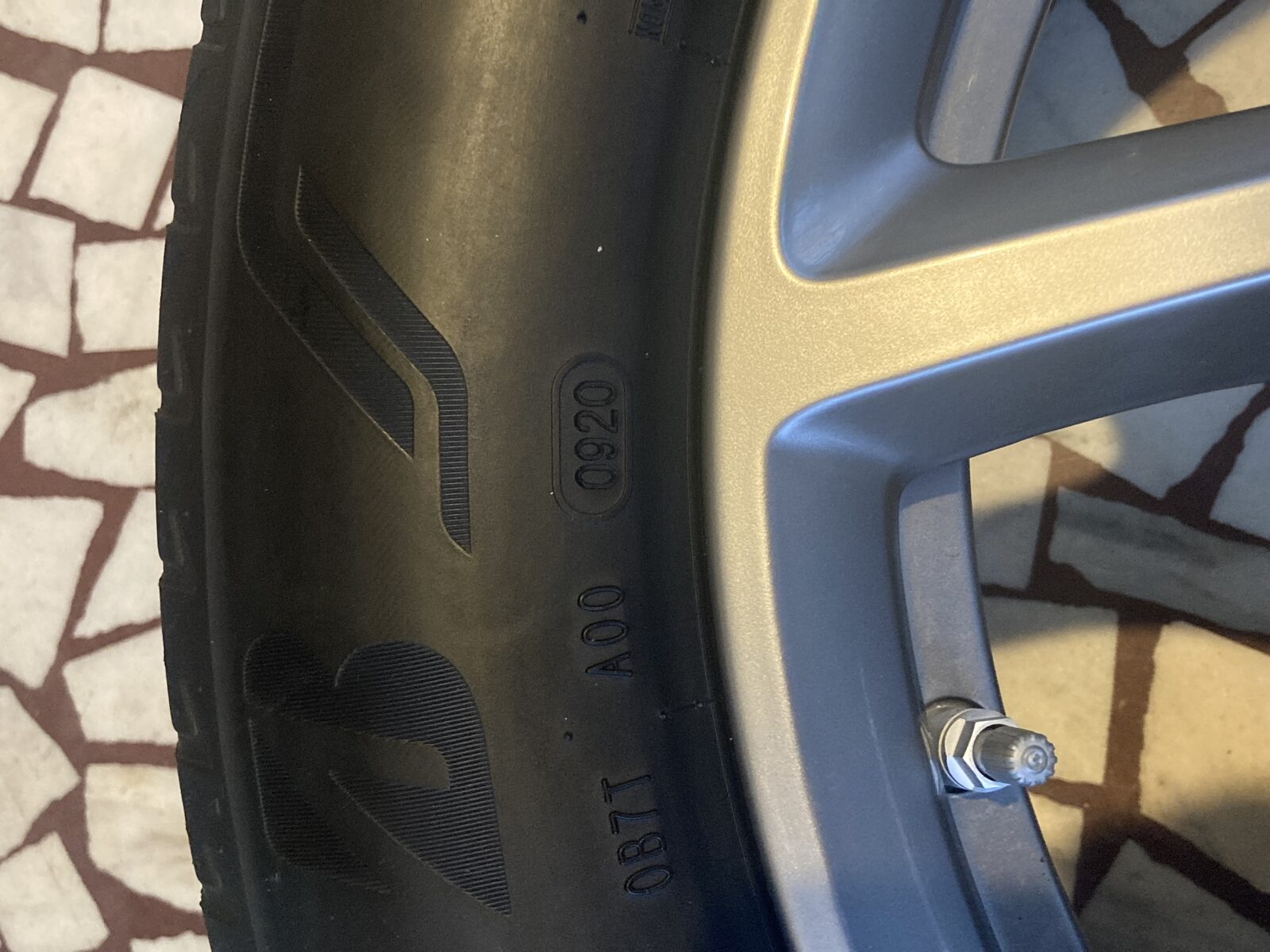 Vând set jante originale BMW X5 X6 G05 cu anvelope Bridgestone