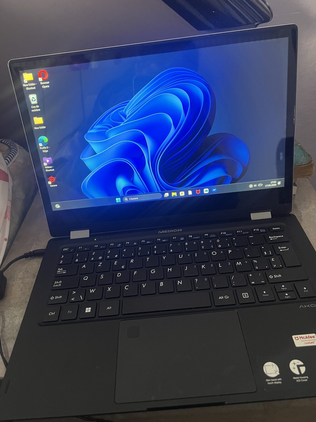 Vând laptop stil tabletă