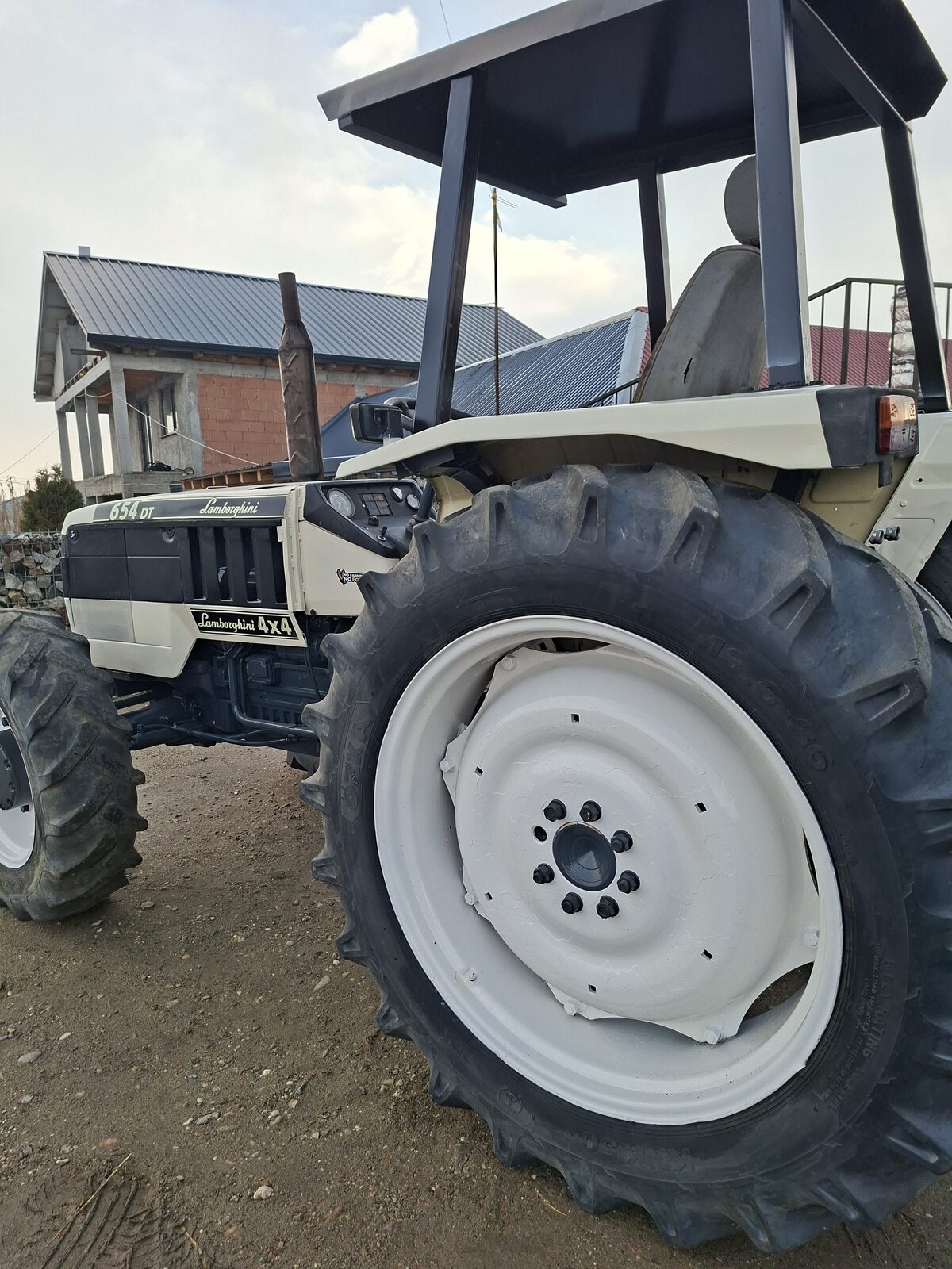 Vând tractor Lamborghini 654 DT 4x4