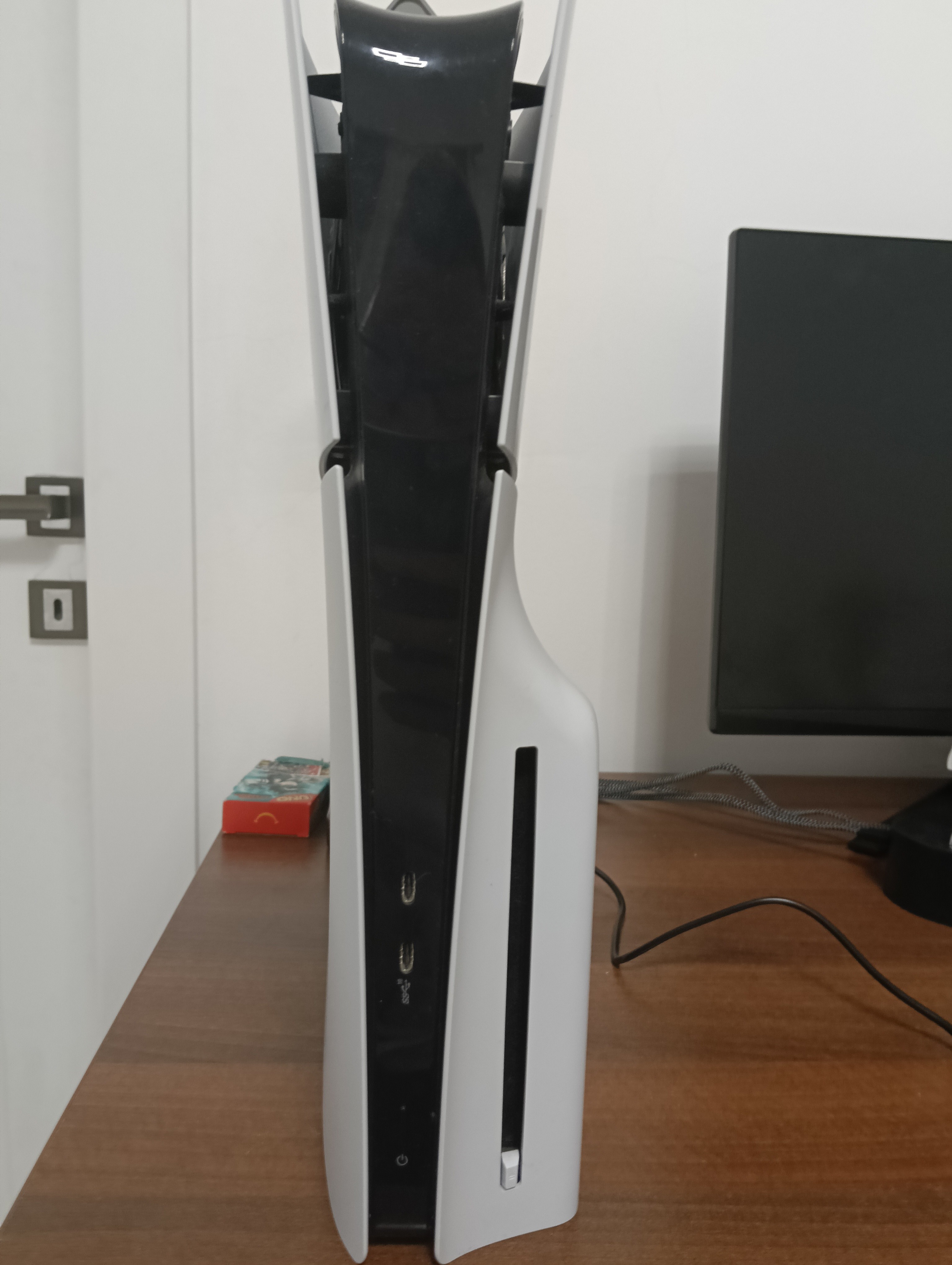 PlayStation 5 cu jocuri și controller