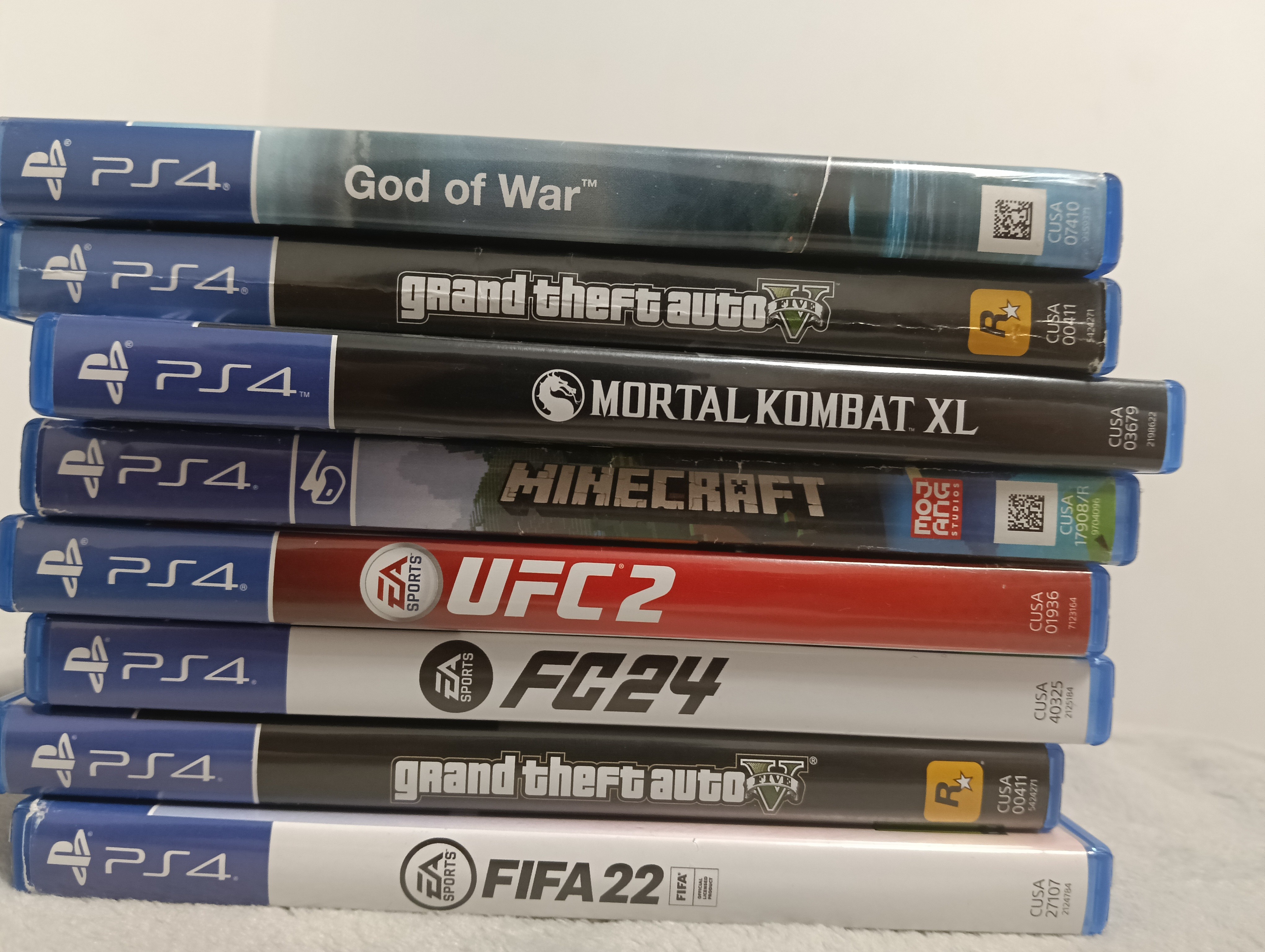 PlayStation 5 cu jocuri și controller