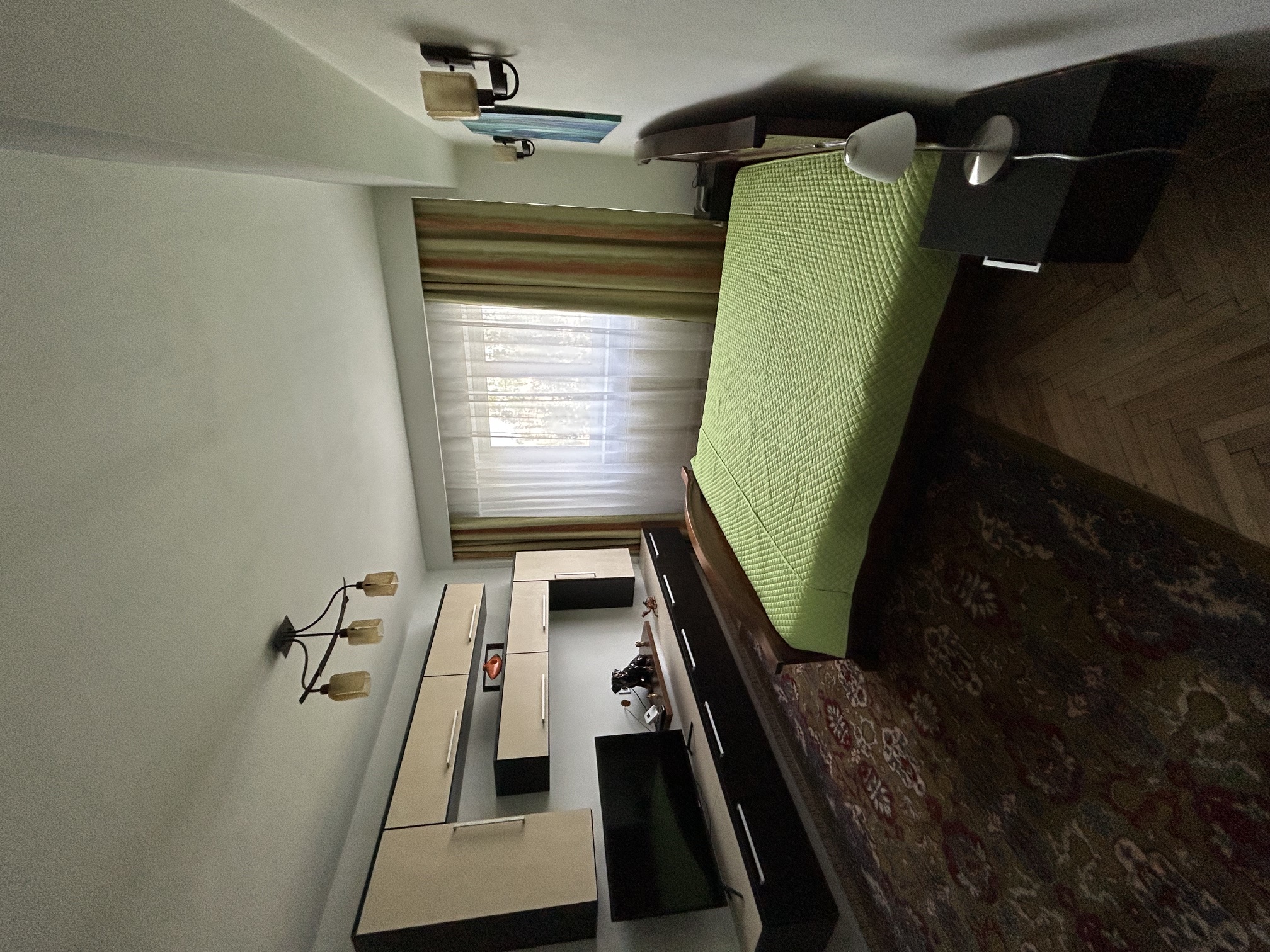 Apartament 2 camere de închiriat vizavi de parcarea de la Tei