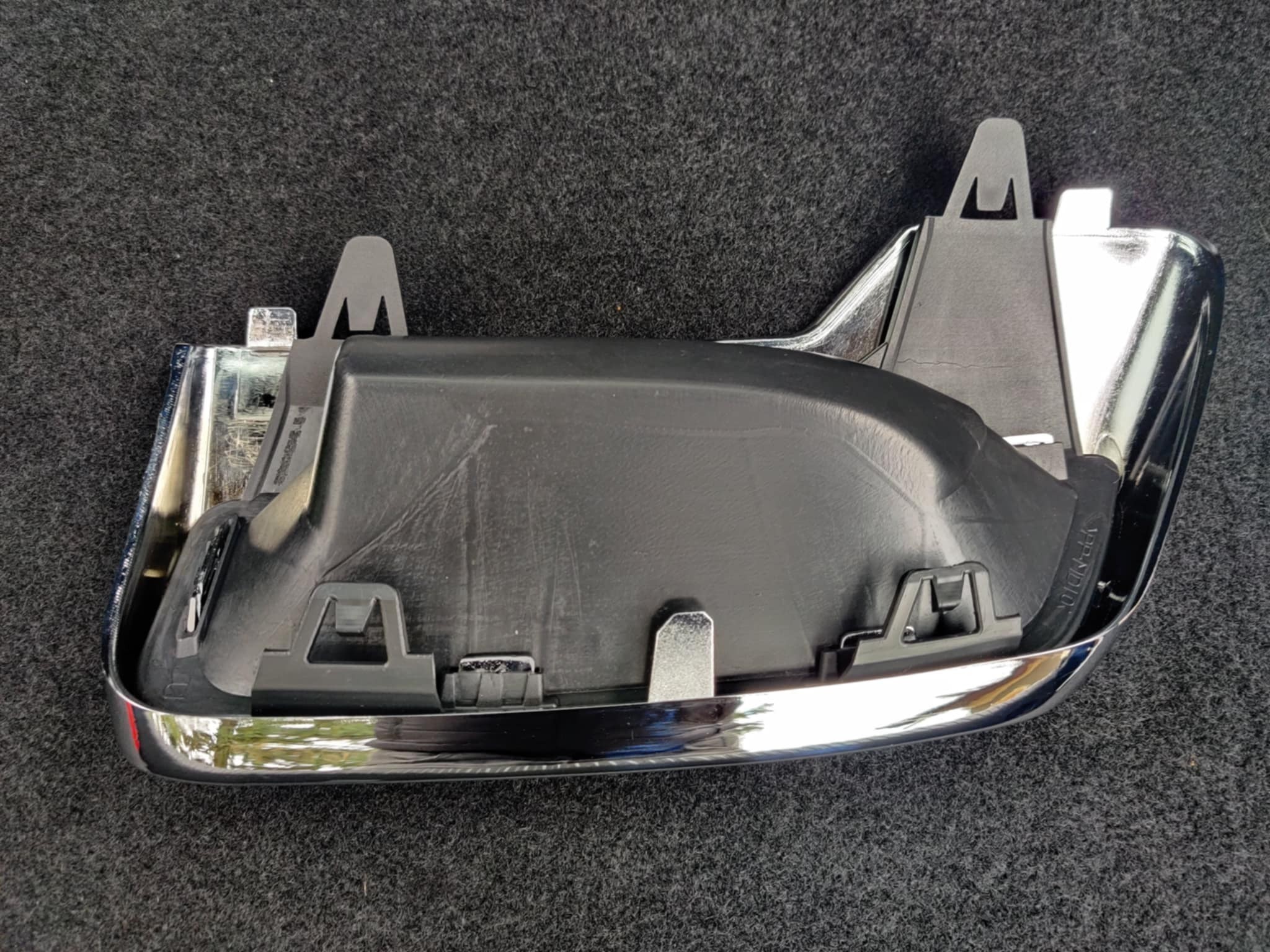 Ornament suport toba pentru PEUGEOT 3008, 5008, 508 partea dreapta spate nou