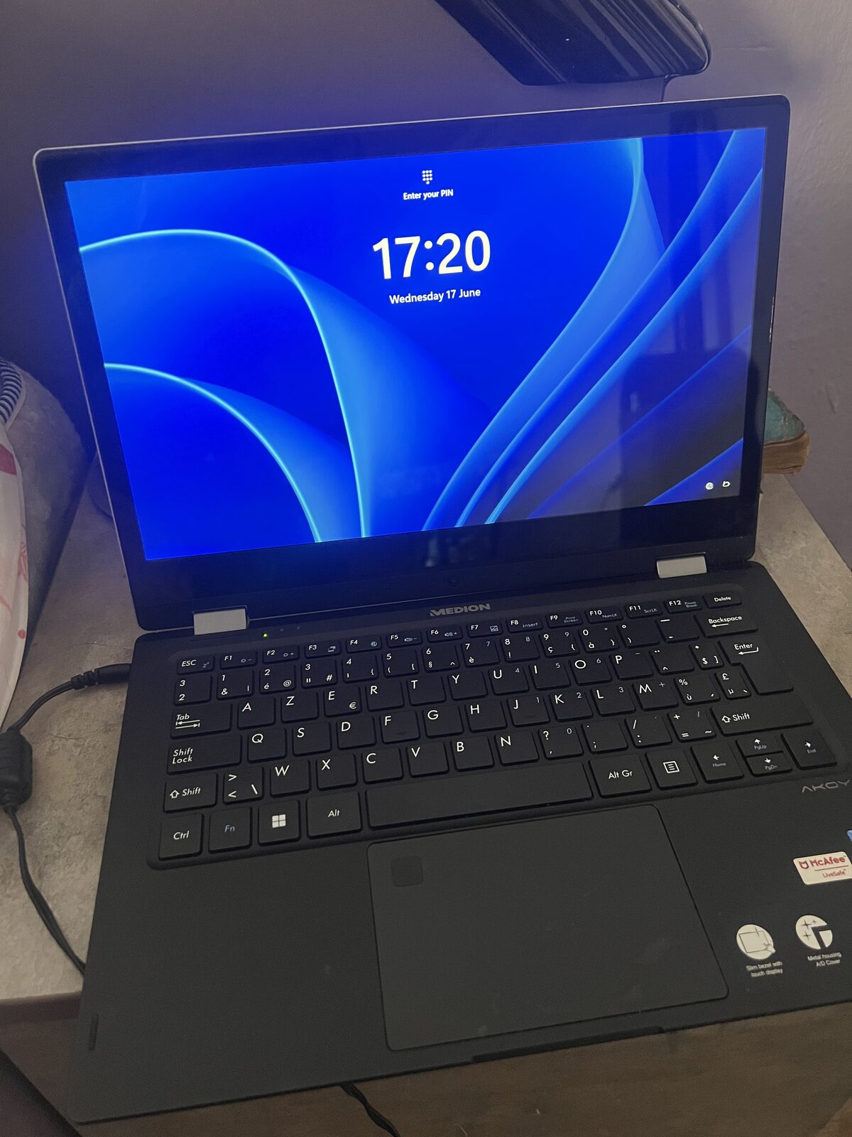 Vând laptop stil tabletă