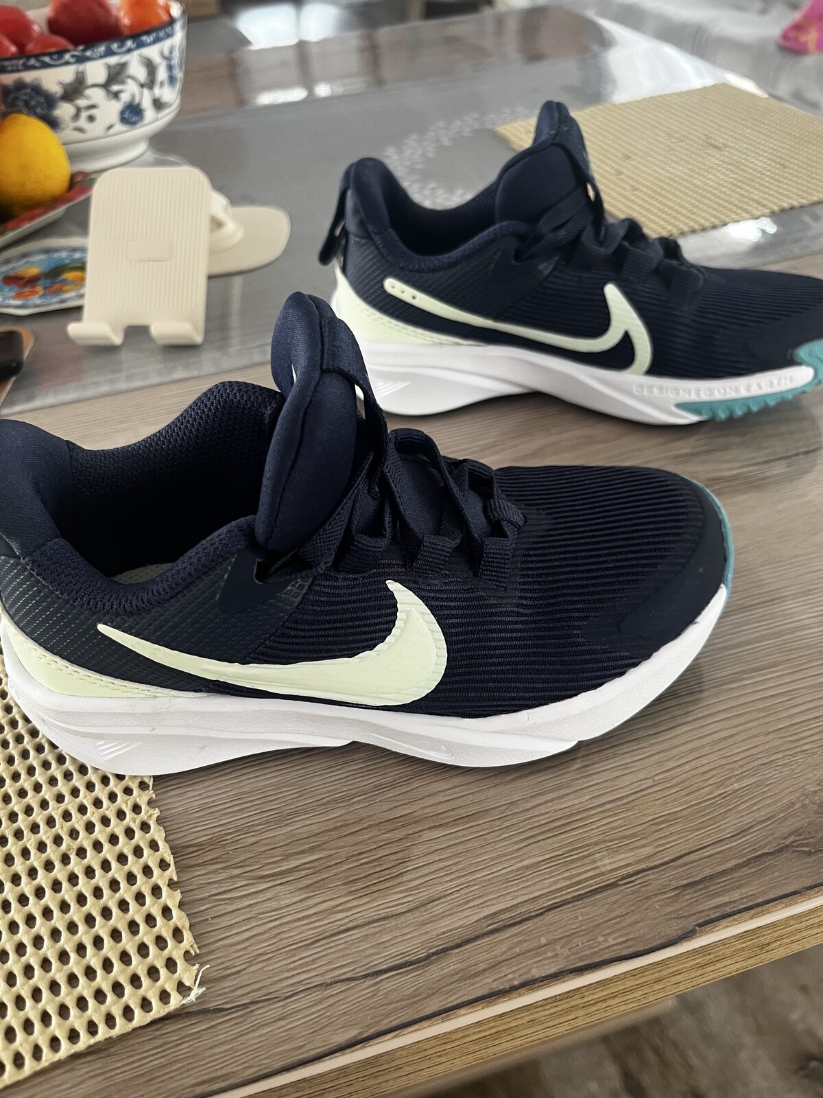 Adidasi NIKe