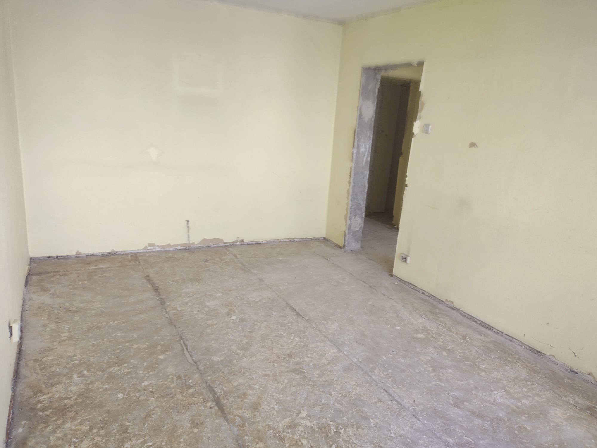 PROPRIETAR vînd fără comision 81500EUR negociabil Apartam.70mp 3camere decomandate Conf.1 pt meseriași/proiect de renovare/Investiție/Birou