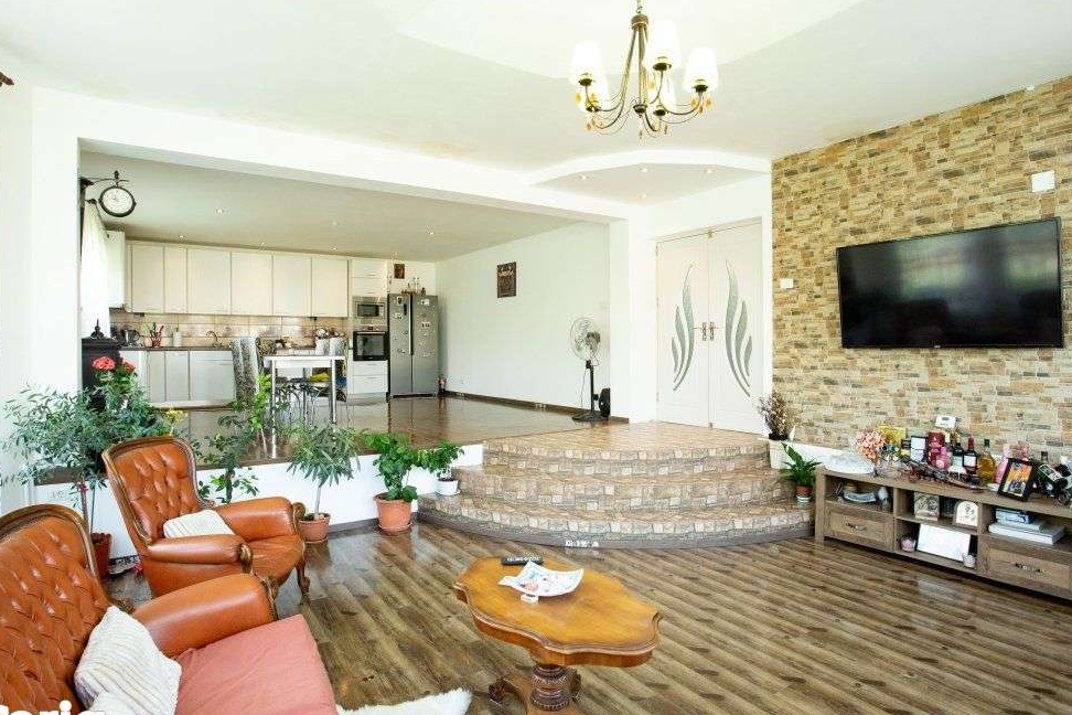 0% COMISION - CASA SPATIOASA + 4660 MP TEREN COM. MISCHII