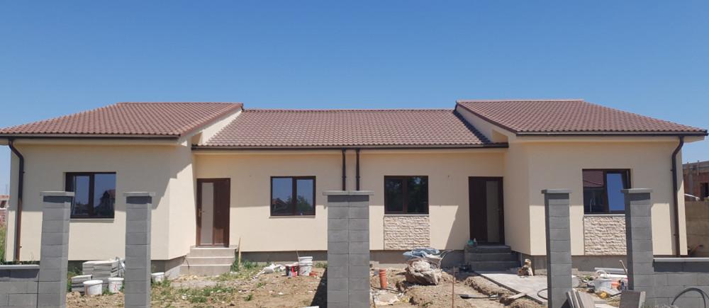 1/2 Duplex 4 camere de vanzare Mosnita Noua langa principala