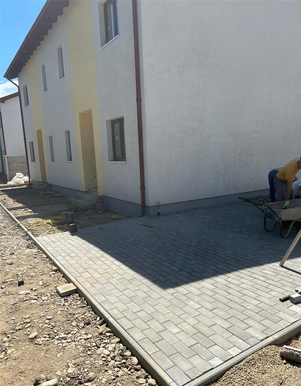 1/2 Duplex disponibil intr-un ansamblu rezidential zona Calnic