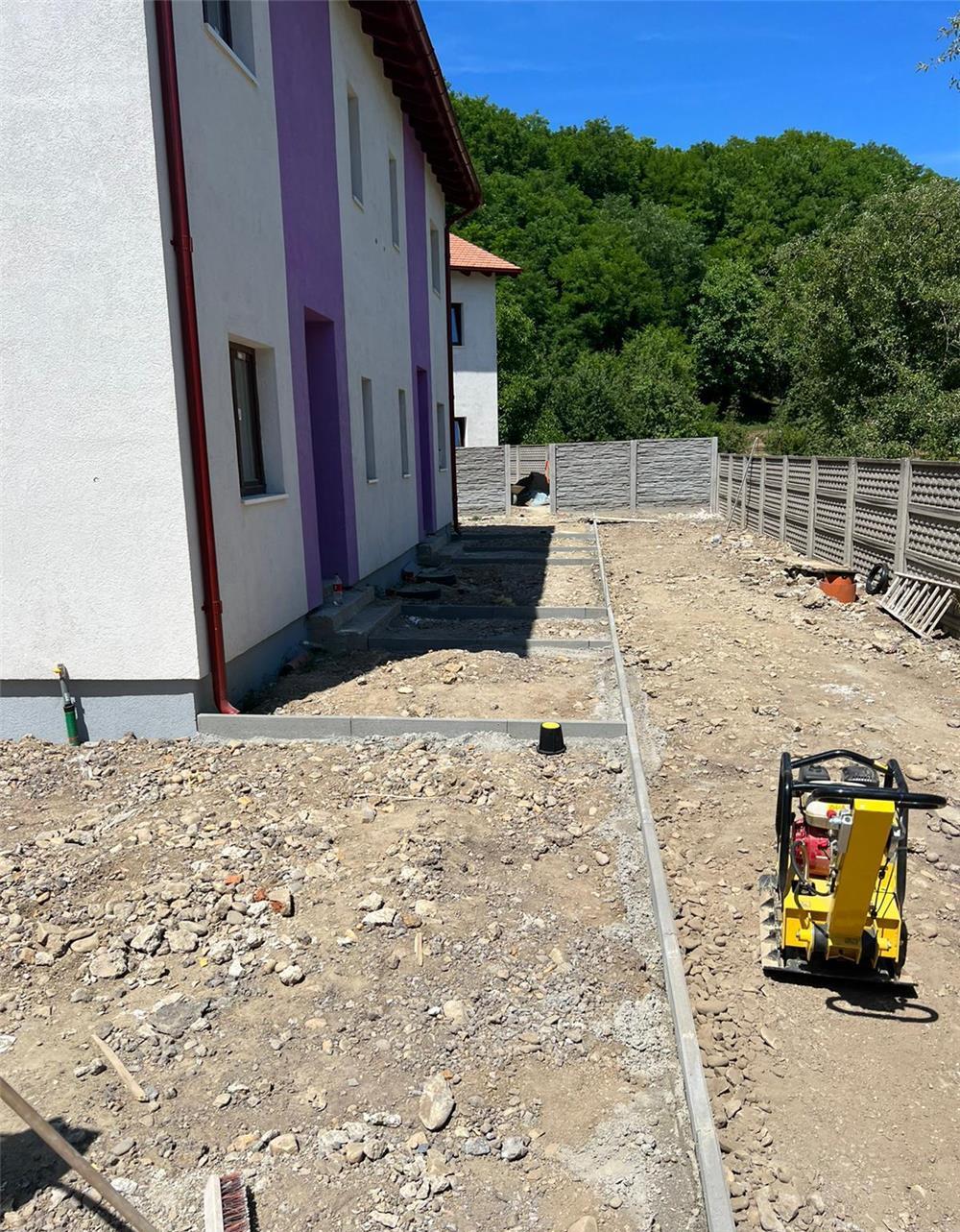 1/2 Duplex disponibil intr-un ansamblu rezidential zona Calnic