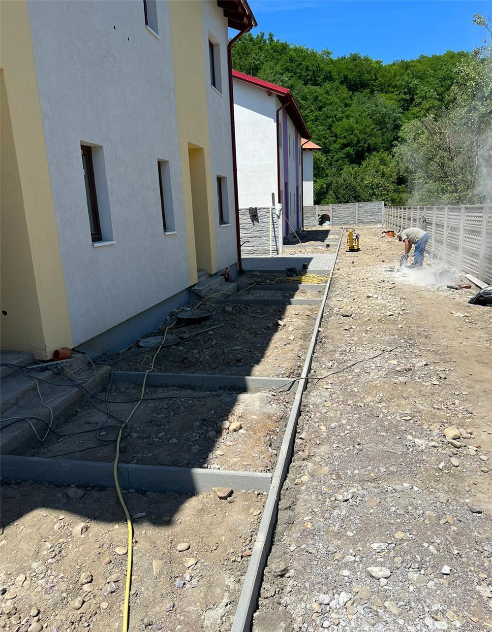 1/2 Duplex disponibil intr-un ansamblu rezidential zona Calnic