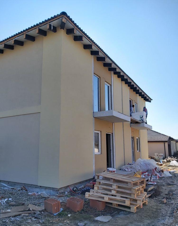 1/2 duplex in Sacalaz, parter + etaj, zona Bisericii