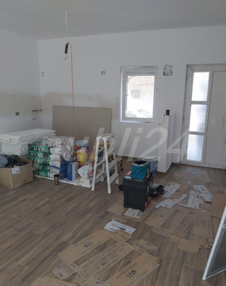 1/2 duplex in Sacalaz, parter + etaj, zona Bisericii