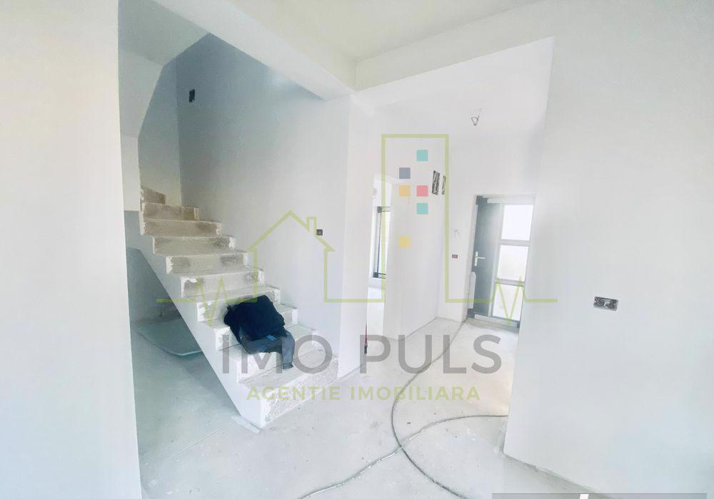 1/2 Duplex Spatios, 5 camere, 3 bai