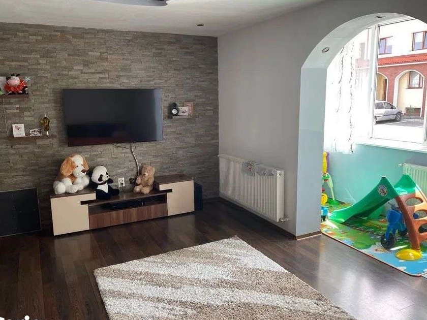 2 Camere Coresi + Parcare