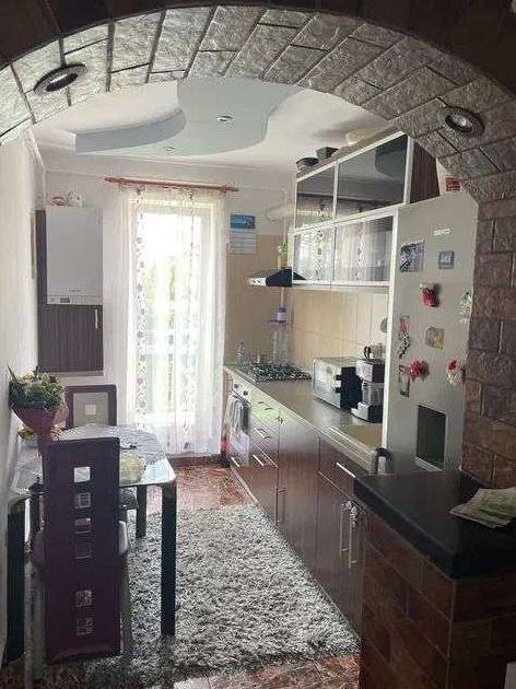 2 Camere Coresi + Parcare