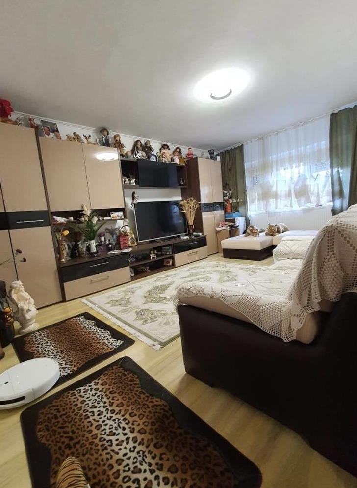 2 camere decomandate et 3 din 4 ,pret 62 000  Galati