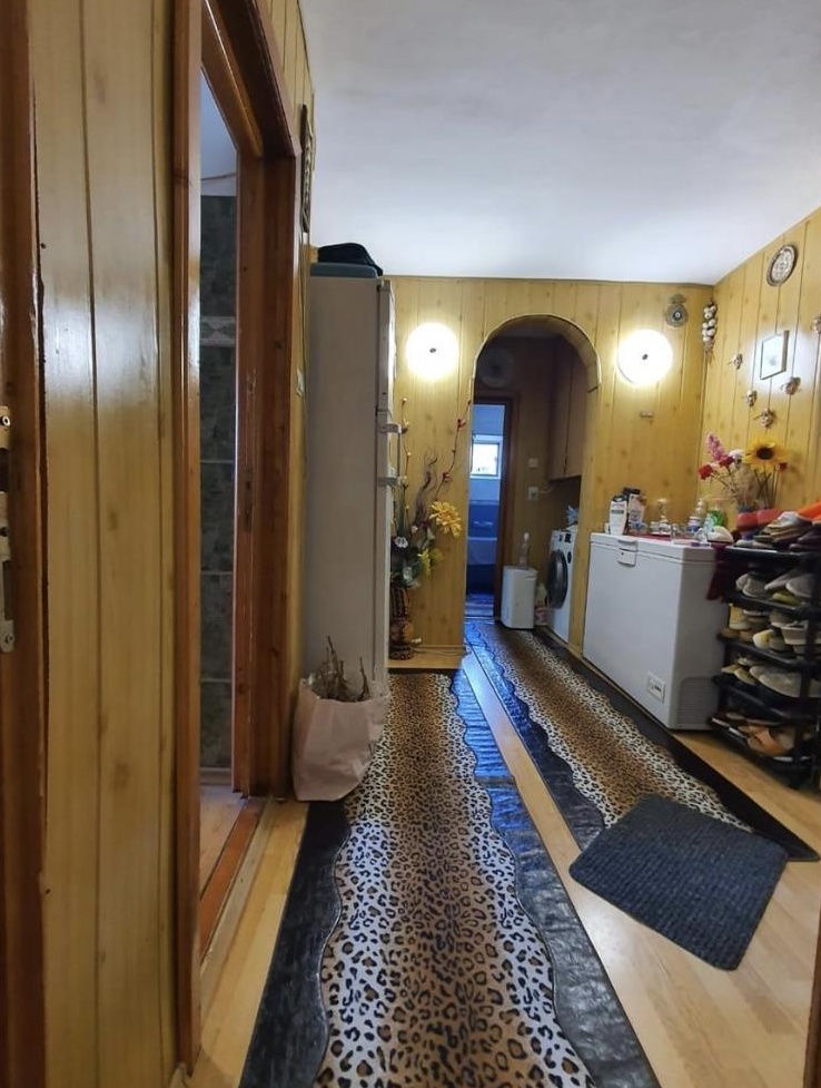 2 camere decomandate et 3 din 4 ,pret 62 000  Galati