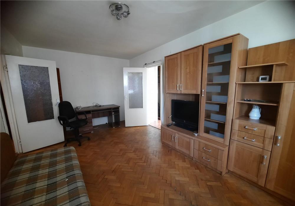 2 camere model mare Gh Lazar de vanzare urgent