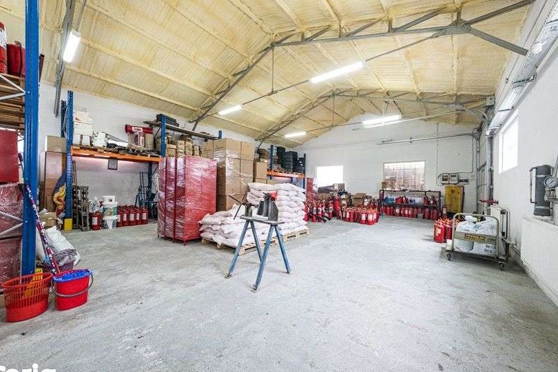 2 hale + spatii birouri de vanzare - Codlea