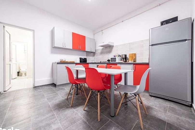 2 hale + spatii birouri de vanzare - Codlea