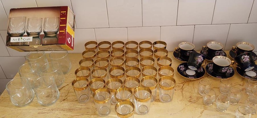 2 seturi pahare si 1 serviciu cafea