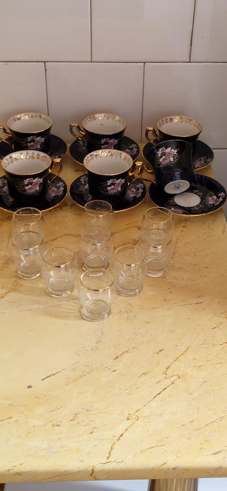 2 seturi pahare si 1 serviciu cafea