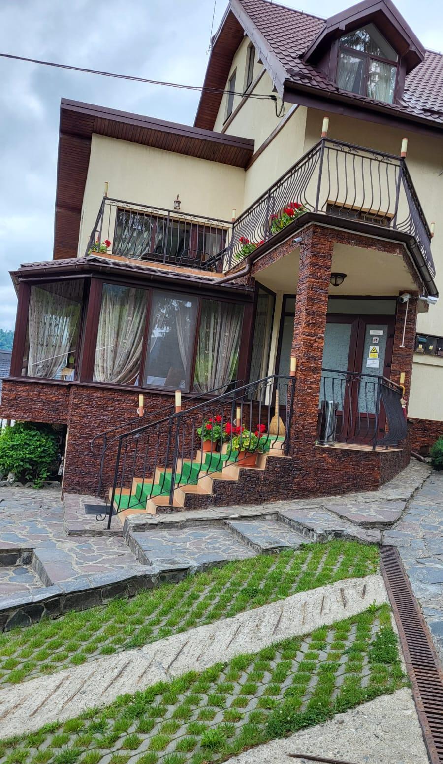 2 Vile + cabana + 4 foisoare + 4843 mp teren cu brazi mirifici in statiunea Durau.