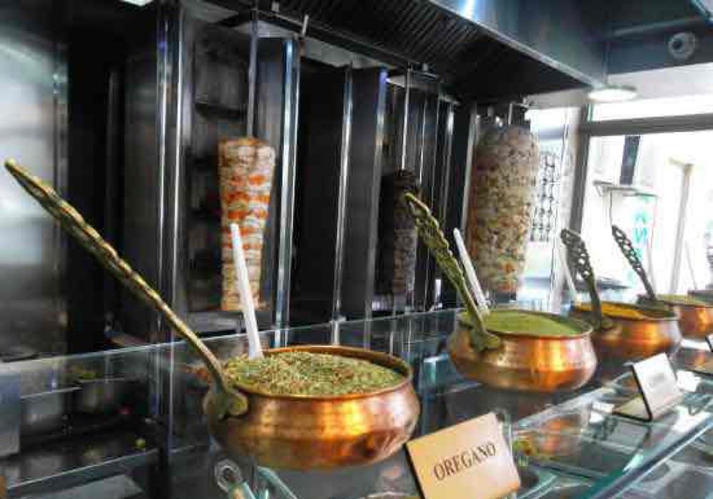 2800 lei/3100 lei Angajez lucrator bucatarie si casiera pentru restaurant fast food