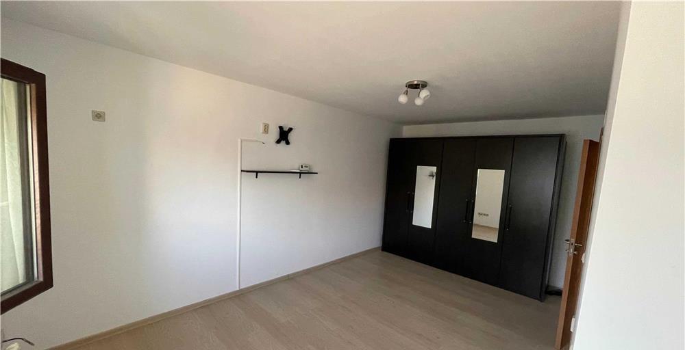 3 camere mobilate terasa de 12 mp