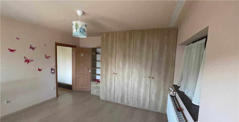 3 camere mobilate terasa de 12 mp