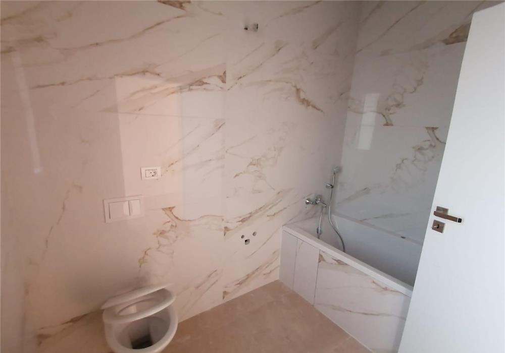 4 camere, toate utilitatile, drum asfaltat -Sanandrei!!