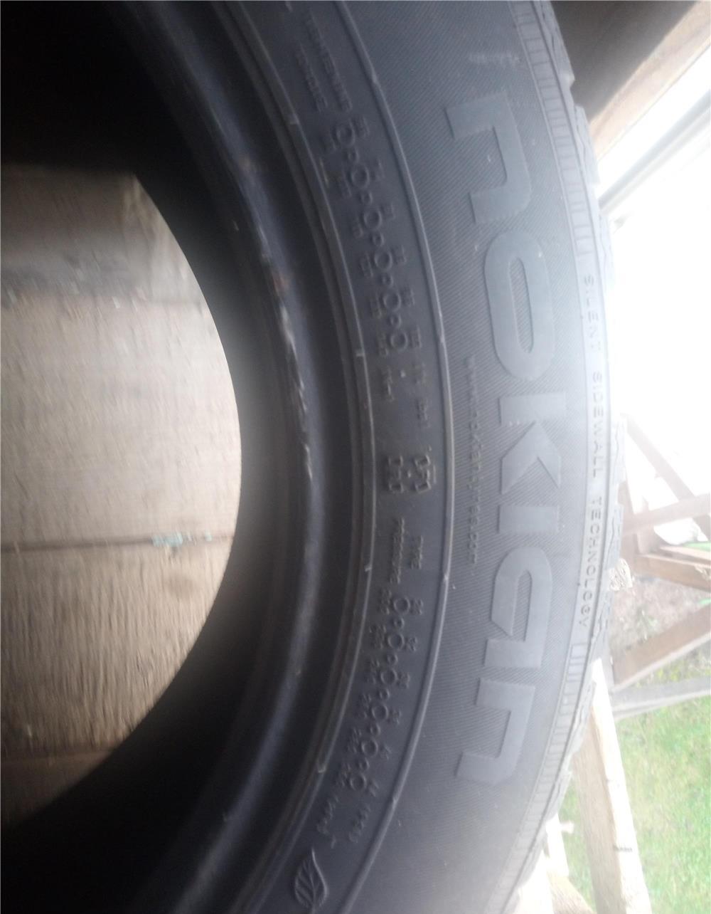 4 cauciucuri Nokian iarnă 215 60 17 Dot 2016 Profil cam 7 MM Au fost păstrate în magazie ferite de s