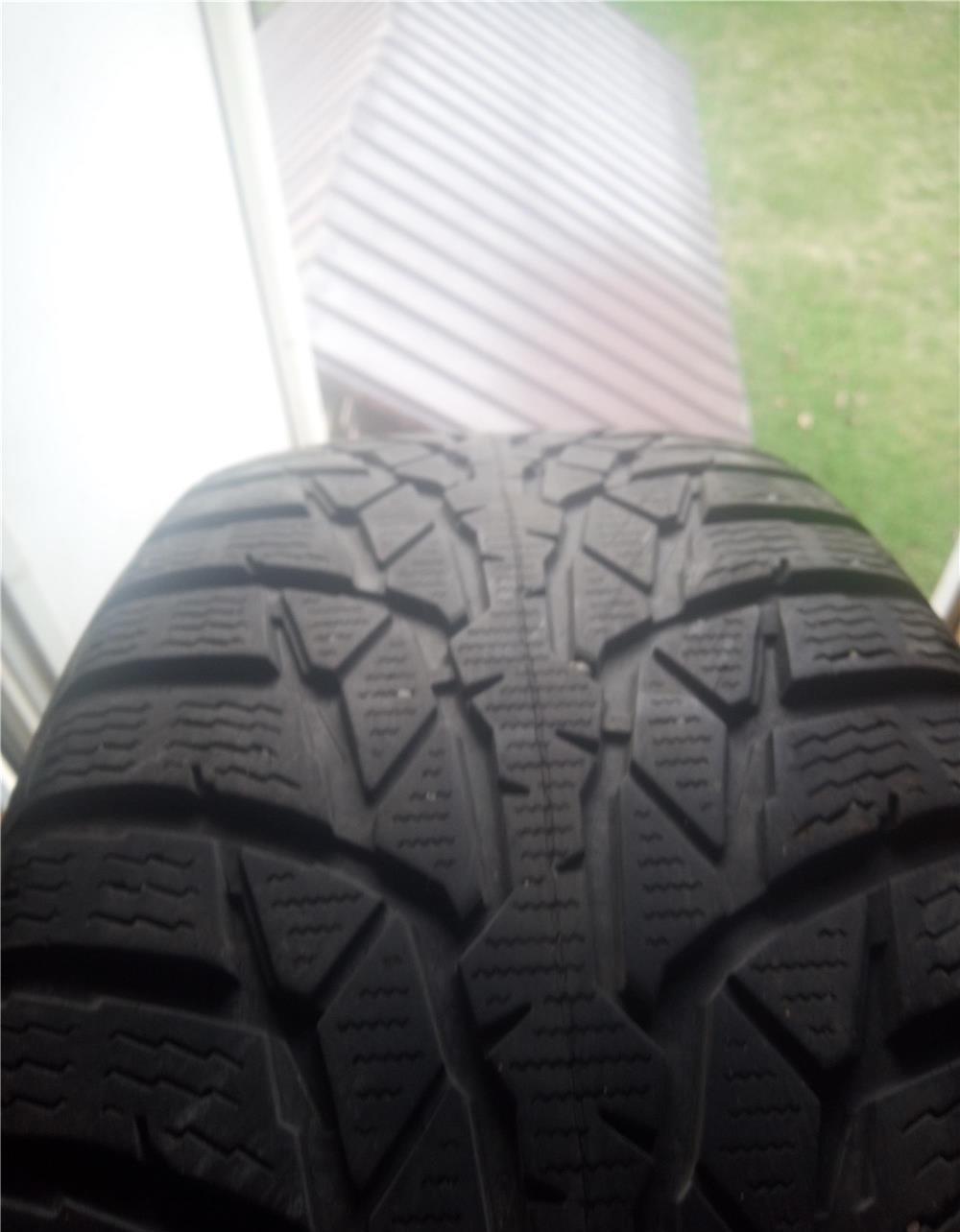 4 cauciucuri Nokian iarnă 215 60 17 Dot 2016 Profil cam 7 MM Au fost păstrate în magazie ferite de s