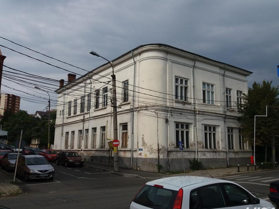 (407) Spatiu comercial pentru sevicii, 1041 mp teren central