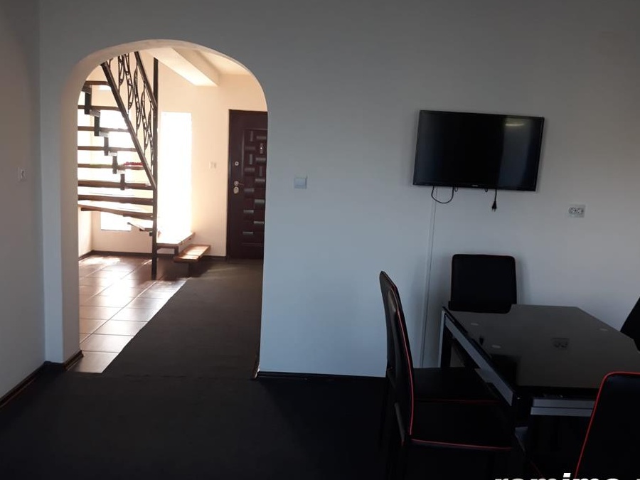 850 EUR / luna - Jumatate de duplex Calea Girocului (Strada Diminetii)
