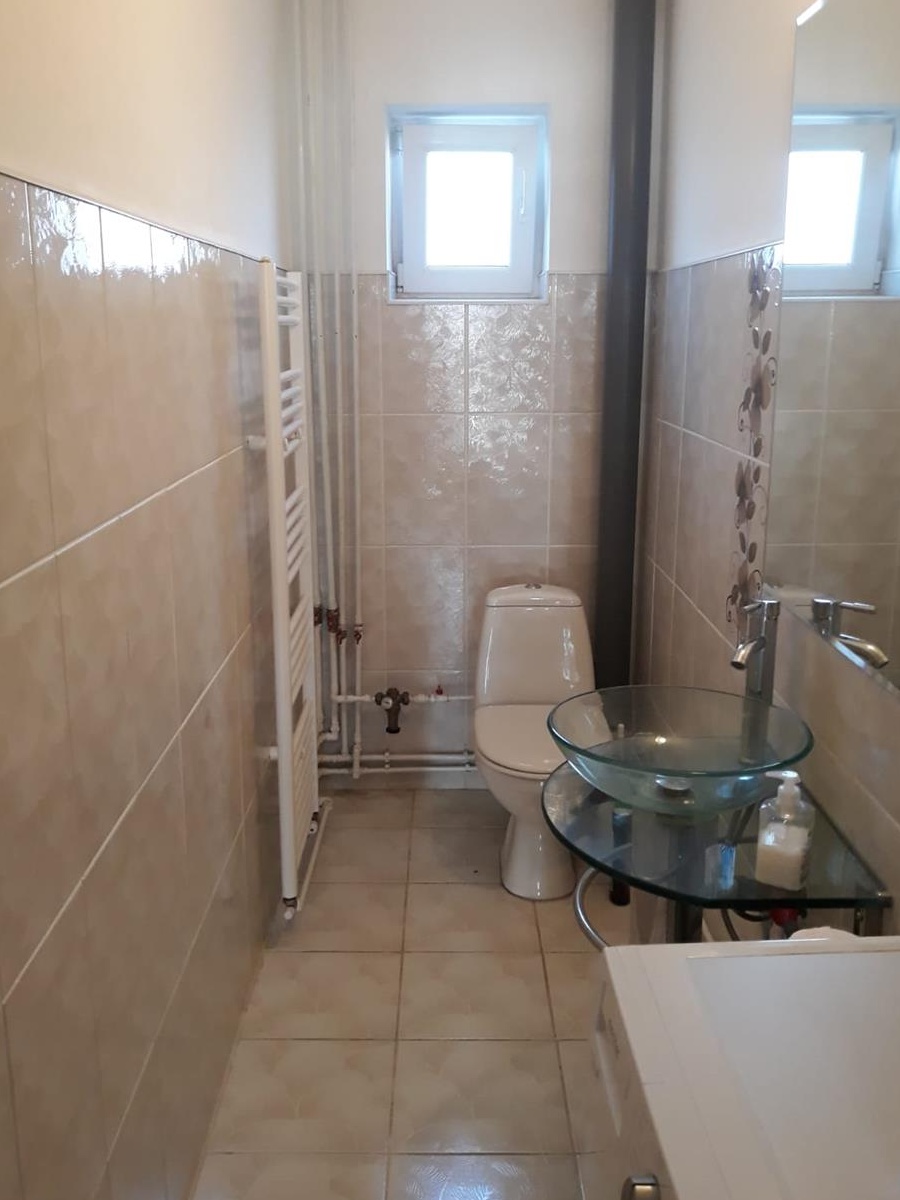850 EUR / luna - Jumatate de duplex Calea Girocului (Strada Diminetii)