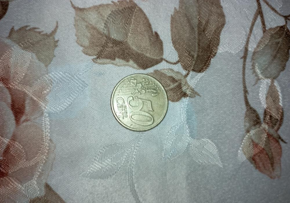 această monedă (cu AENTA) 50 de euro din ANUL 2002 CENT