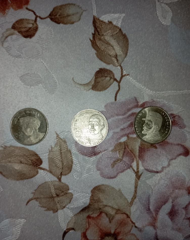 Aceste 3 monede românești cu Regina Maria si cu Aurel Vlaicu și mai cu Ferdinand 1 sunt foarte rare.
