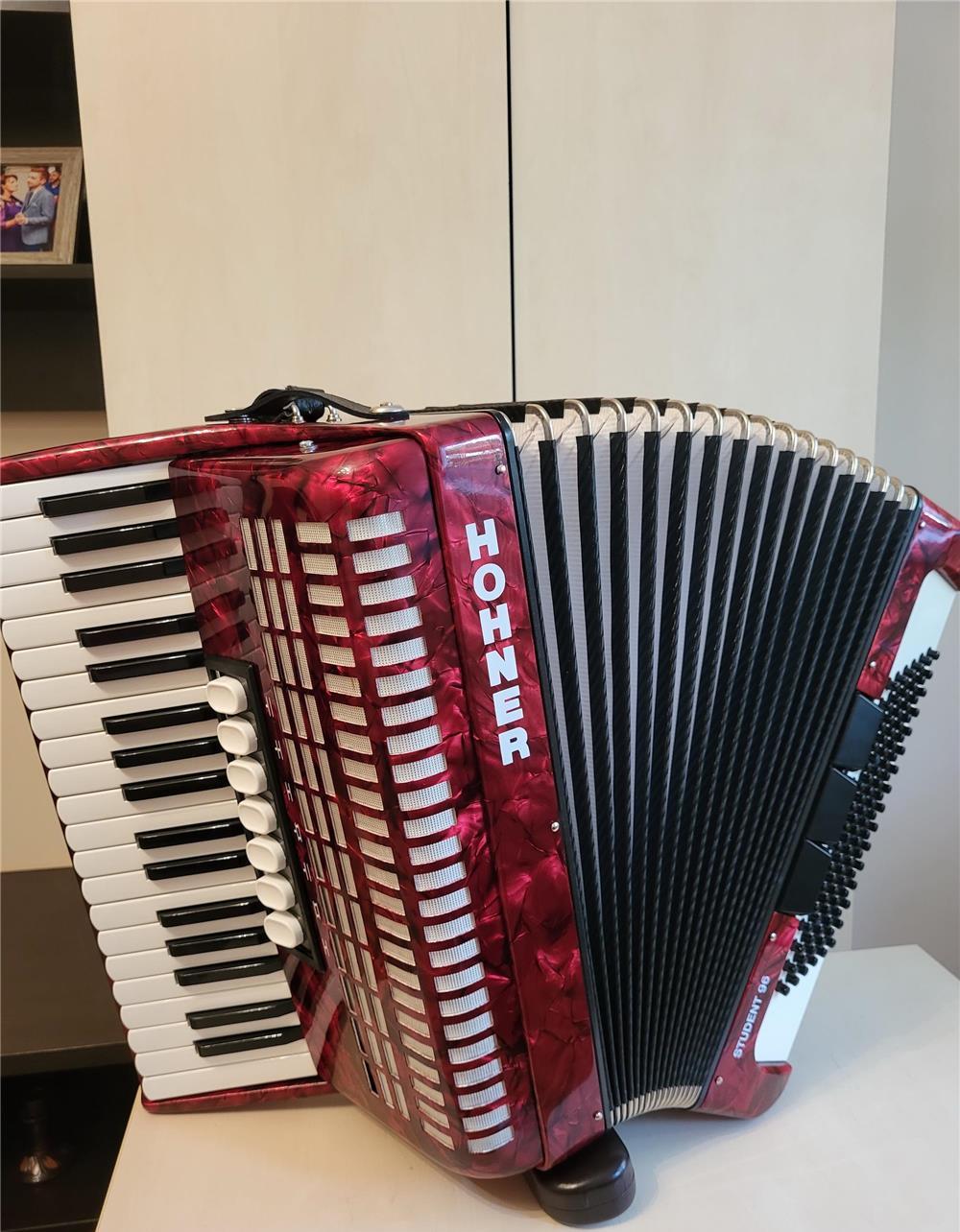 Acordeon Hohner Student 96 basi