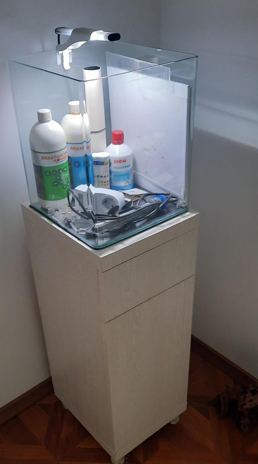 Acvariu Dennerle 30 l cu stant