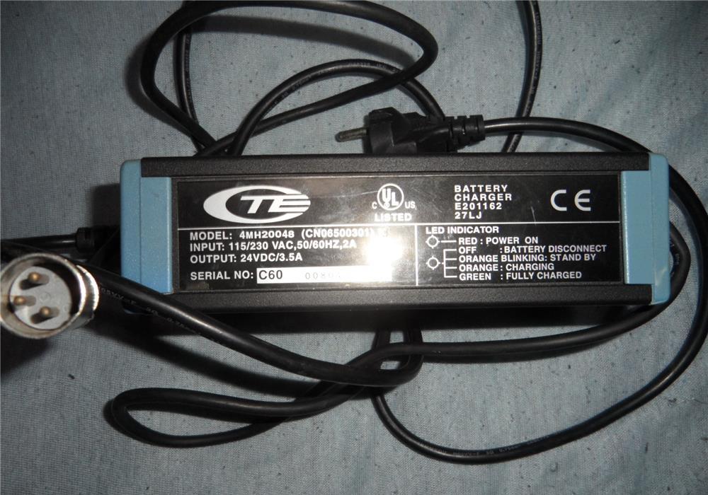 Adaptor 24V/3,5A NI-MH