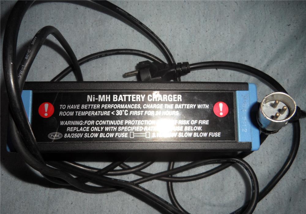 Adaptor 24V/3,5A NI-MH