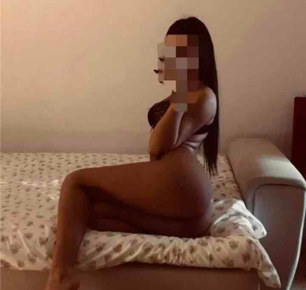 Adelina caut colega