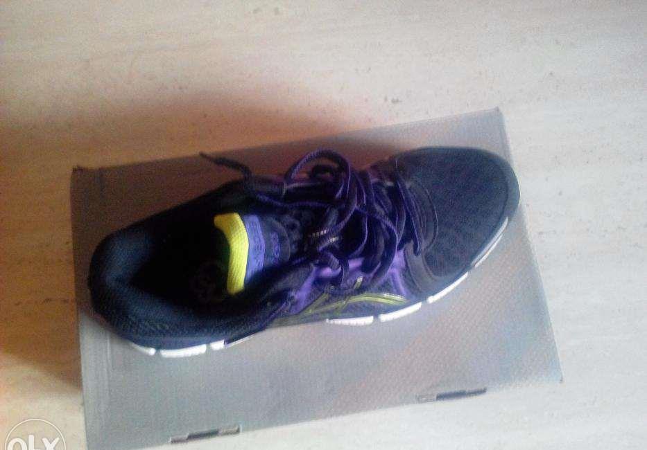 Adidasi dama asics