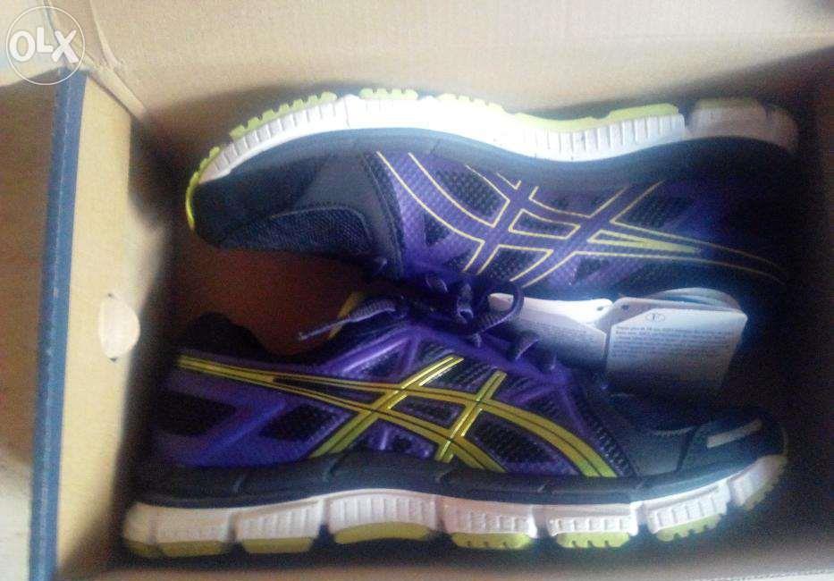 Adidasi dama asics