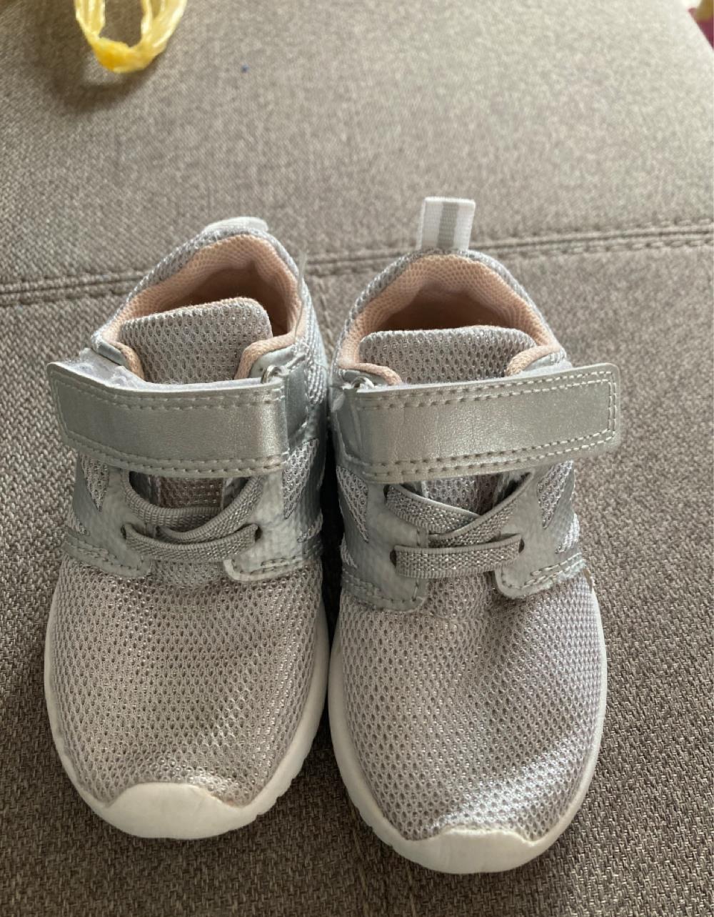 adidasi fetita marime 22