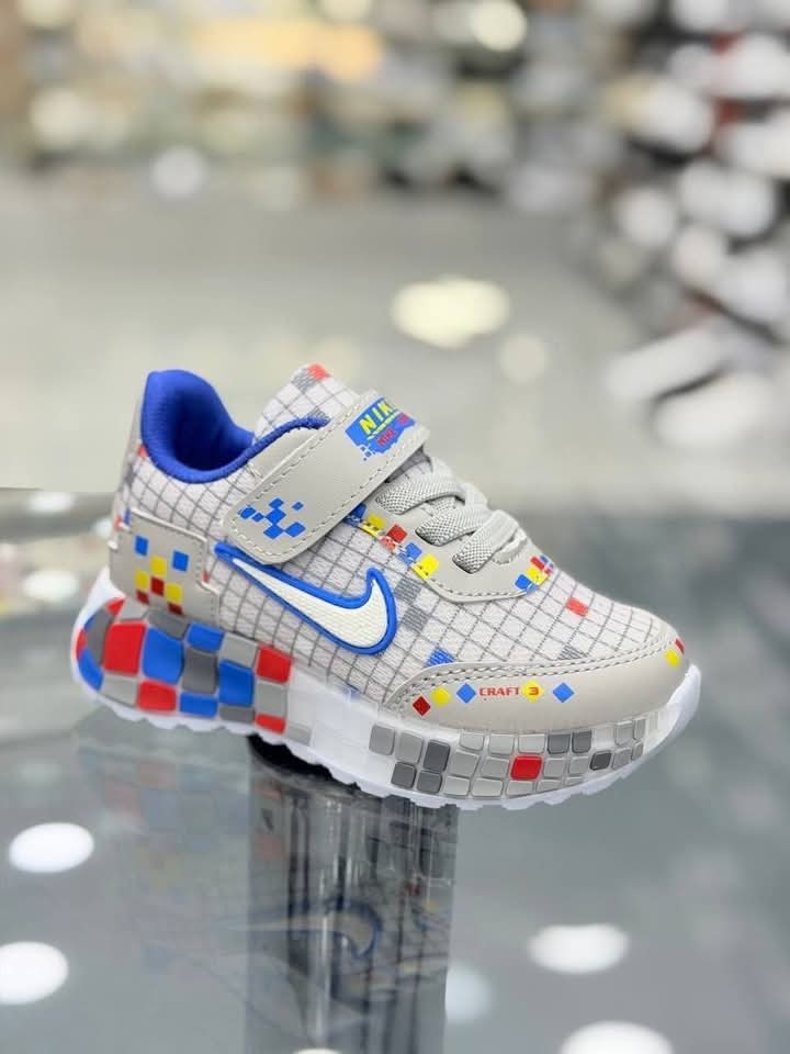 Adidasi Nike