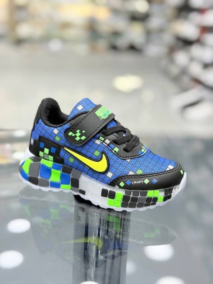 Adidasi Nike