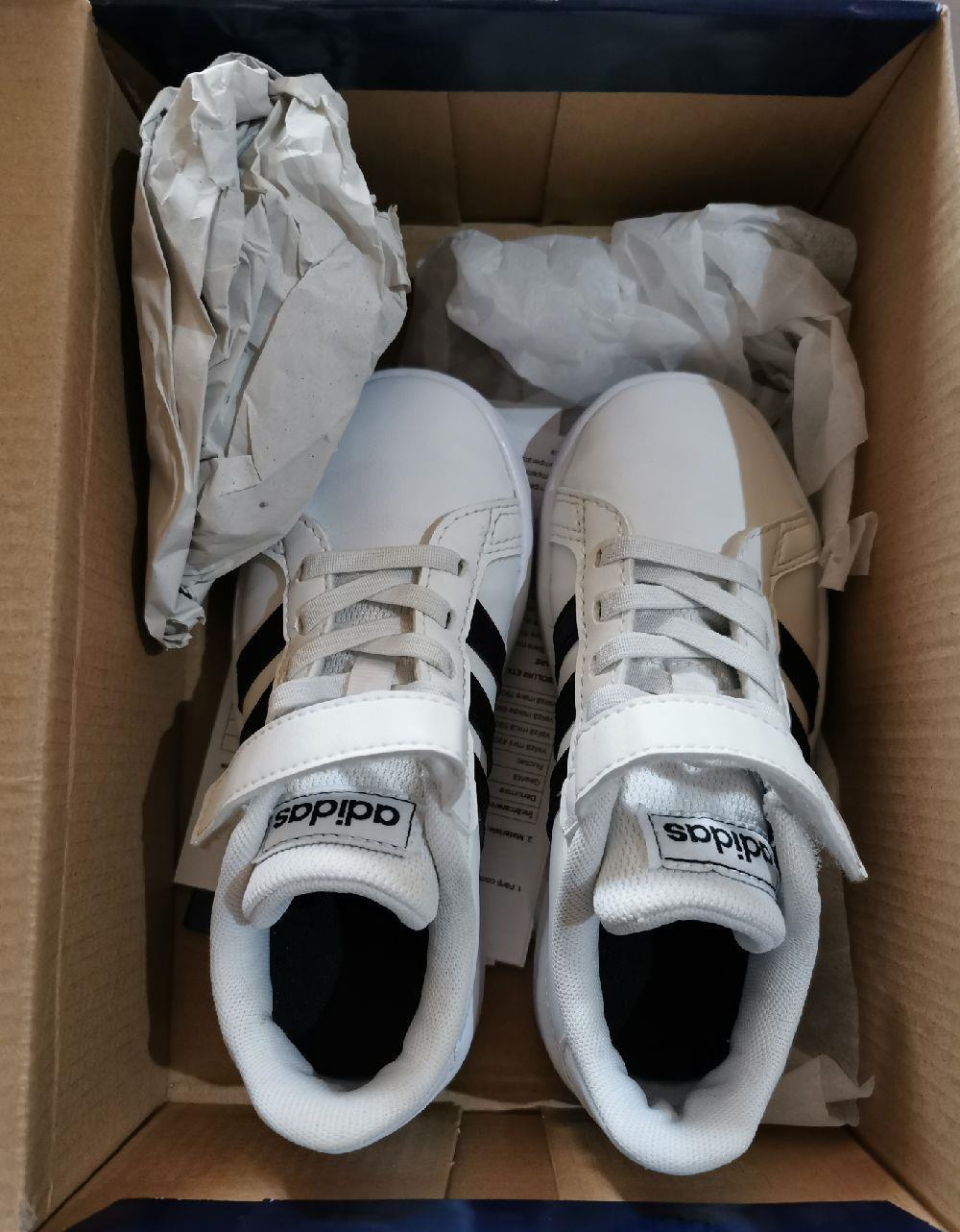 Adidași originali pt. Băieții marca Adidas